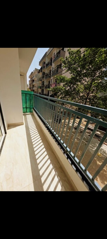 Balcony in 2 BHK Builder Floor at Surendra Avenue 69, Sector 69 – for Rent