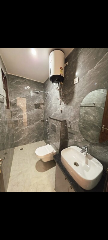 Bathroom in 2 BHK Builder Floor at Surendra Avenue 69, Sector 69 – for Rent