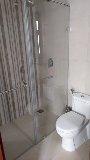 Bathroom in 3 BHK Builder Floor at Central Park Flower Valley Aqua Front Towers, Sohna Sector 33 – for Rent