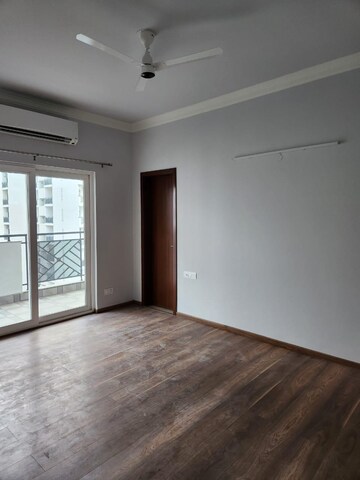 Room in 3 BHK Builder Floor at Central Park Flower Valley Aqua Front Towers, Sohna Sector 33 – for Rent