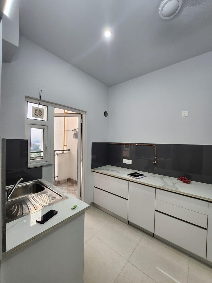 Kitchen, central-park-flower-valley-aqua-front-towers 3 Bedroom 1789 Sq.Ft. Builder Floor In Sohna Sector 33 Gurgaon 9177597