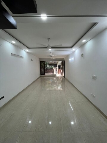 Room in 3 BHK Apartment at DDA Rosewood Apartments, Vasant Kunj – for Rent