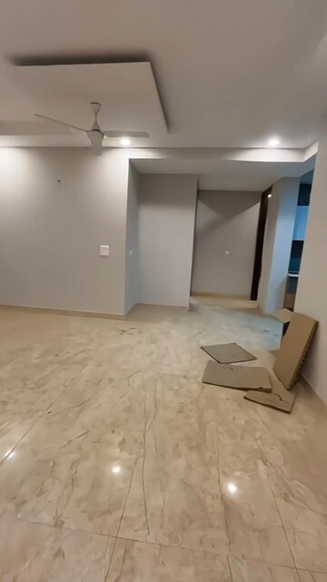 Room in 3 BHK Builder Floor at Paryavaran Complex – for Rent