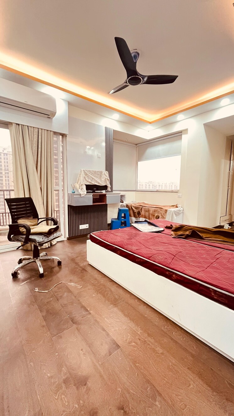 Bedroom, mahagun-mezzaria 3.5 Bedroom 25000 Sq.Ft. Apartment In Sector 78 Noida 9177637