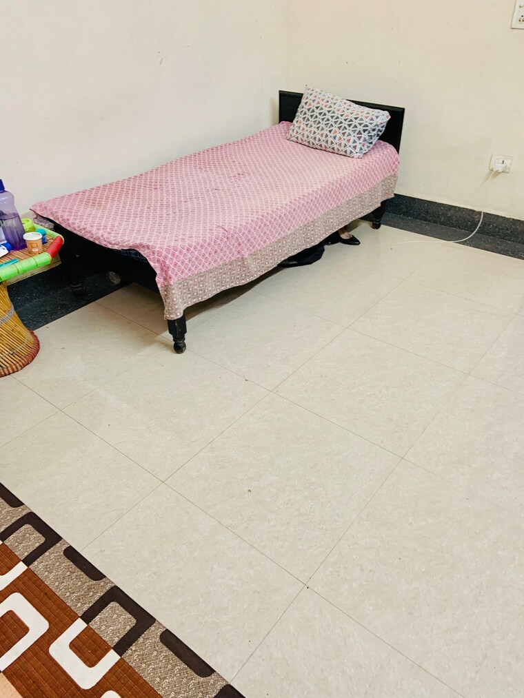 Room, okhla vihar 1 Bedroom 200 Sq.Ft. Builder Floor In Okhla Vihar Delhi 9131808