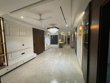 Room in 4 BHK Builder Floor at Aradhya Homes, Sector 67a – for Rent