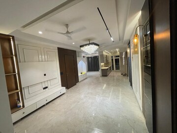 Room in 4 BHK Builder Floor at Aradhya Homes, Sector 67a – for Rent