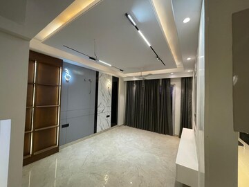 Room in 4 BHK Builder Floor at Aradhya Homes, Sector 67a – for Rent