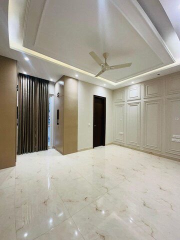 Room in 4 BHK Builder Floor at Aradhya Homes, Sector 67a – for Rent
