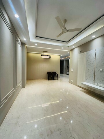 Building Lobby in 4 BHK Builder Floor at Aradhya Homes, Sector 67a – for Rent