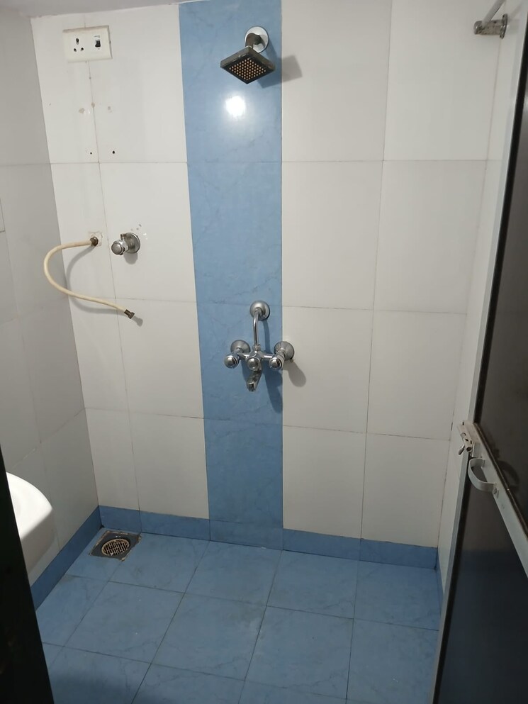 Bathroom, bindra-complex 1 Bedroom 450 Sq.Ft. Apartment In Andheri East Mumbai 9177796