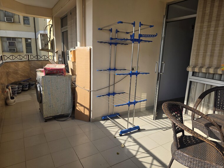 Balcony, dlf-silver-oaks 3 Bedroom 1600 Sq.Ft. Apartment In Sector 26 Gurgaon 9177763