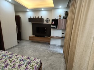 Room in 6+ BHK Villa at Dlf Phase I – for Sale