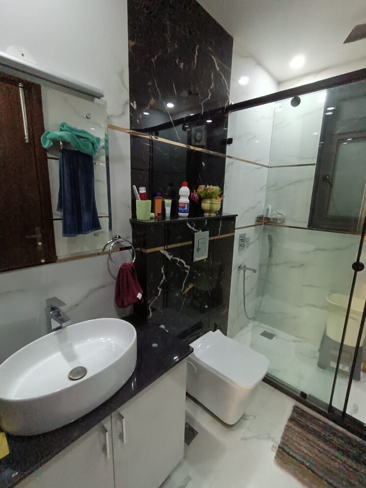 Attached Bathroom, dlf phase i 6+ Bedroom 4500 Sq.Ft. Villa In Dlf Phase I Gurgaon 9177793