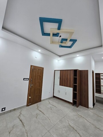 Room in 4 BHK Independent House at Kuttanellur – for Sale