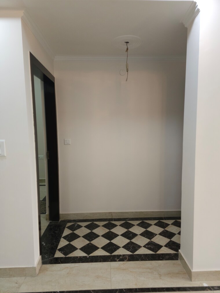 Room, sector 22 dwarka 3 Bedroom 1650 Sq.Ft. Apartment In Sector 22 Dwarka Delhi 9178005