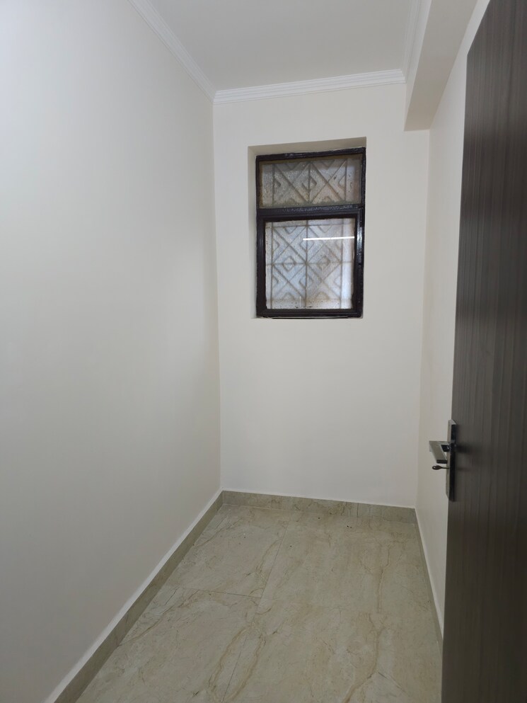 Room, sector 22 dwarka 3 Bedroom 1650 Sq.Ft. Apartment In Sector 22 Dwarka Delhi 9178005