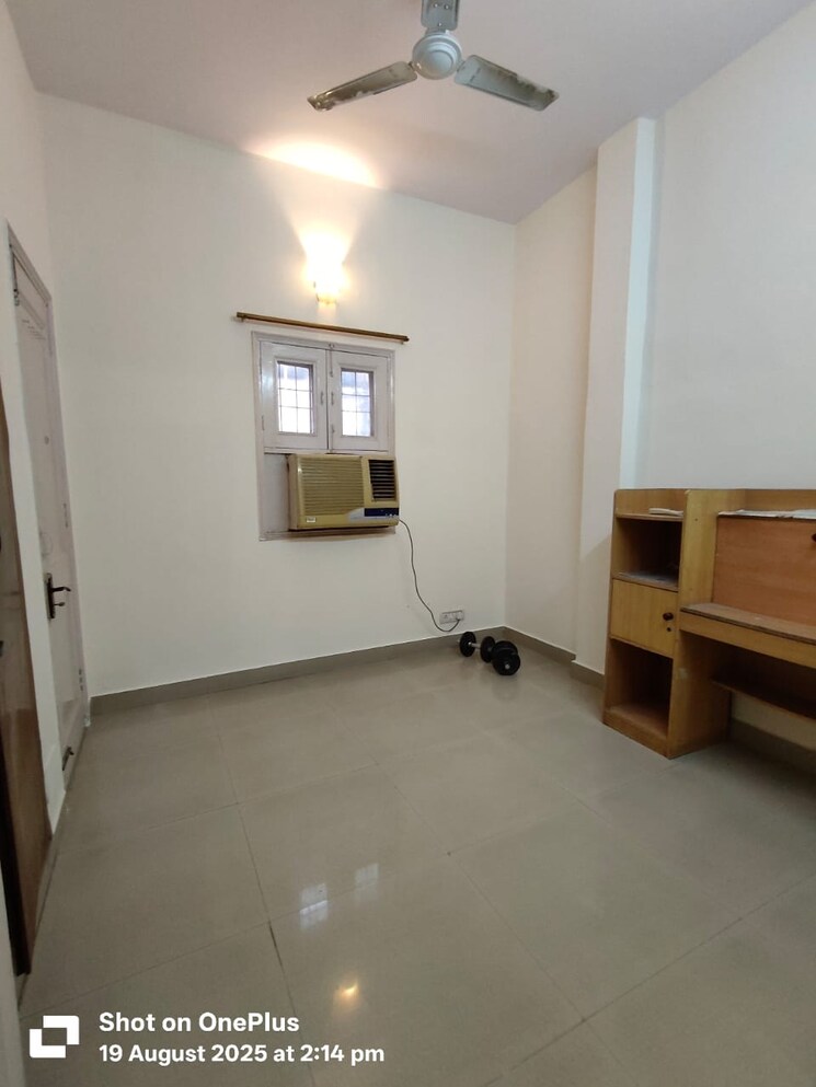 Room, saket 2 Bedroom 900 Sq.Ft. Builder Floor In Saket Delhi 9177888