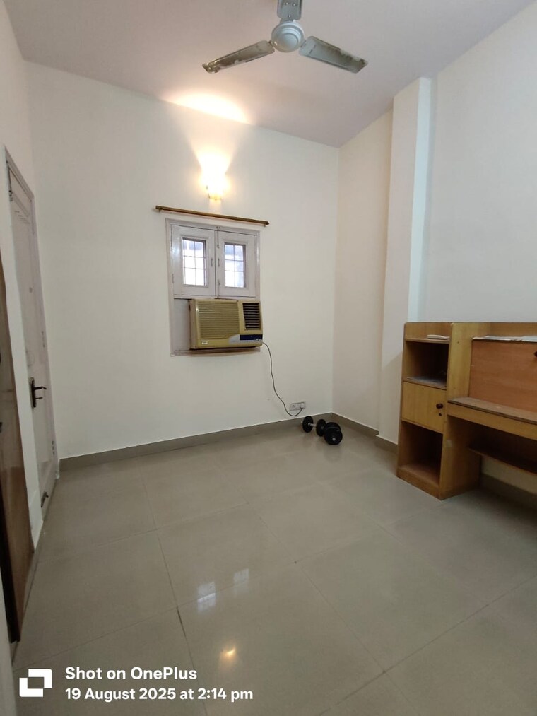 Room, saket 2 Bedroom 900 Sq.Ft. Builder Floor In Saket Delhi 9177888