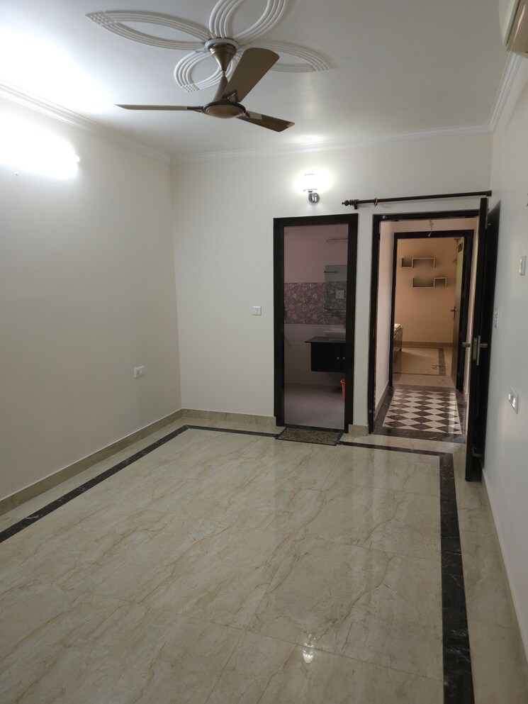 Room, sector 22 dwarka 3 Bedroom 1650 Sq.Ft. Apartment In Sector 22 Dwarka Delhi 9178005