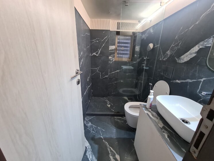 Attached Bathroom, juhu versova link road 3 Bedroom 1200 Sq.Ft. Apartment In Juhu Versova Link Road Mumbai 9177907