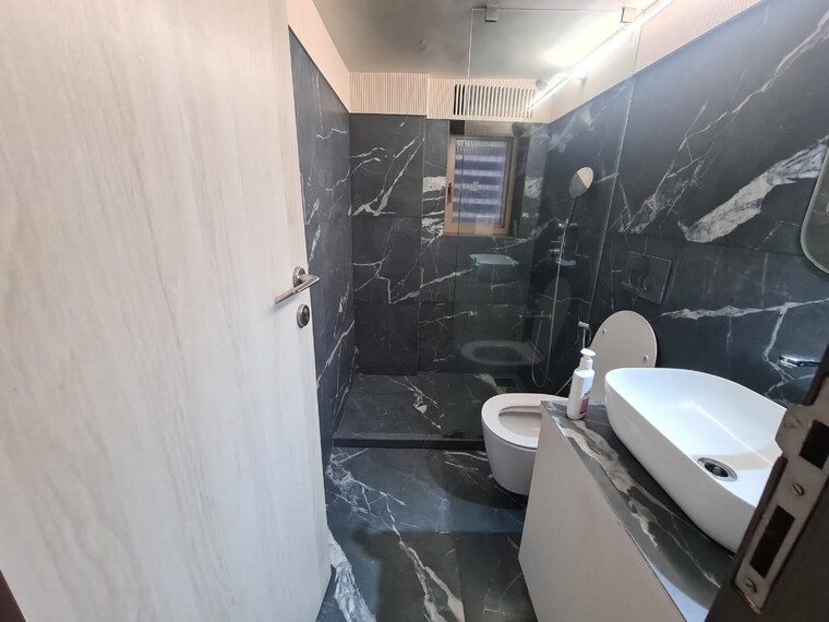 Attached Bathroom, juhu versova link road 3 Bedroom 1200 Sq.Ft. Apartment In Juhu Versova Link Road Mumbai 9177907