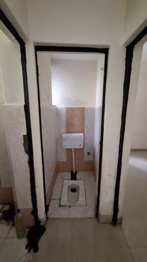 Washroom in 1.5 BHK Apartment at Sector 10 Greater Noida – for Sale