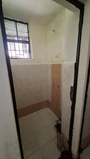 Attached Bathroom in 1.5 BHK Apartment at Sector 10 Greater Noida – for Sale