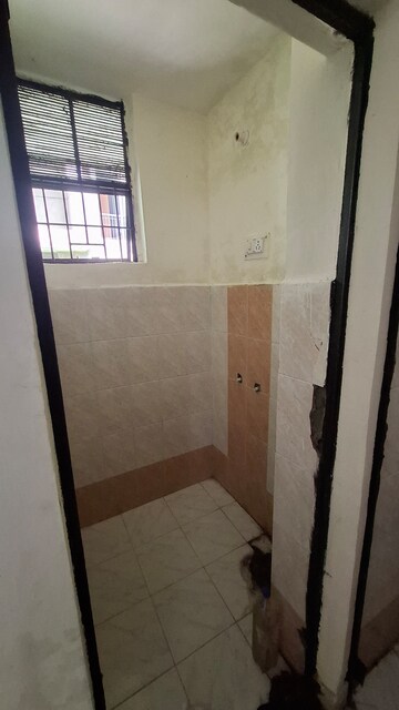 Attached Bathroom in 1.5 BHK Apartment at Sector 10 Greater Noida – for Sale