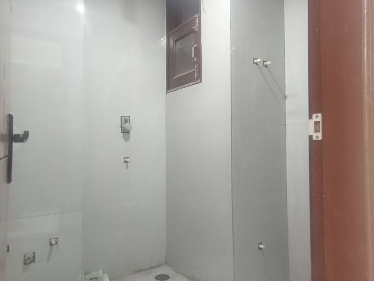 Bathroom, mahavir enclave 1 3 Bedroom 900 Sq.Ft. Builder Floor In Mahavir Enclave 1 Delhi 9177926
