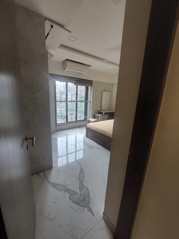 Room in 2 BHK Apartment at Tardeo – for Sale