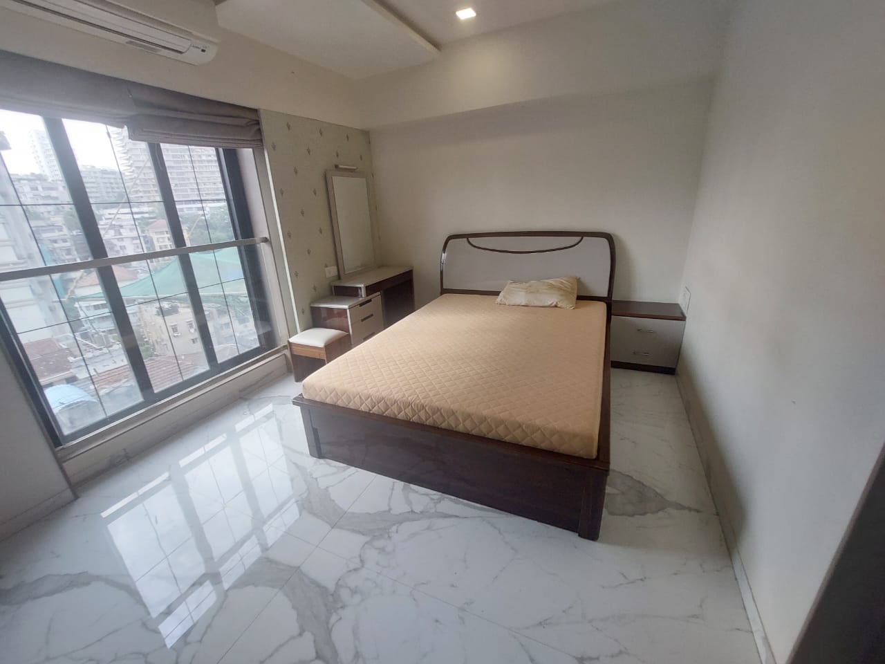 2 BHK Apartment For Sale in Tardeo