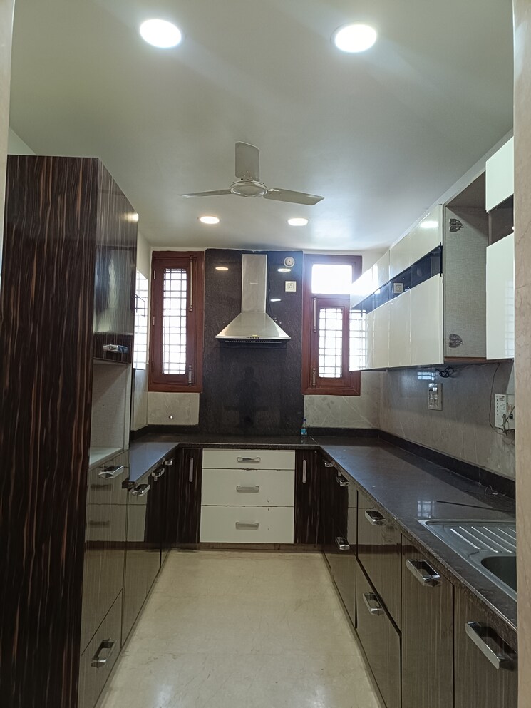 Kitchen, anand vihar 3 Bedroom 1800 Sq.Ft. Builder Floor In Anand Vihar Delhi 9178023