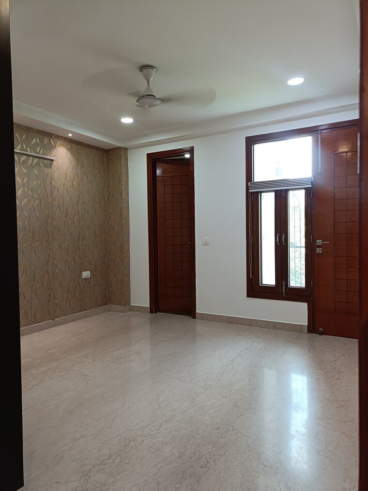 Room, anand vihar 3 Bedroom 1800 Sq.Ft. Builder Floor In Anand Vihar Delhi 9178023