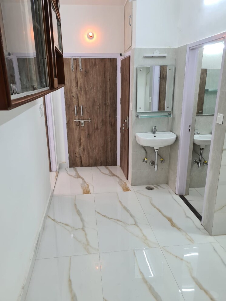 Bathroom, safdarjung development area 2 Bedroom 1300 Sq.Ft. Builder Floor In Safdarjung Development Area Delhi 9178020