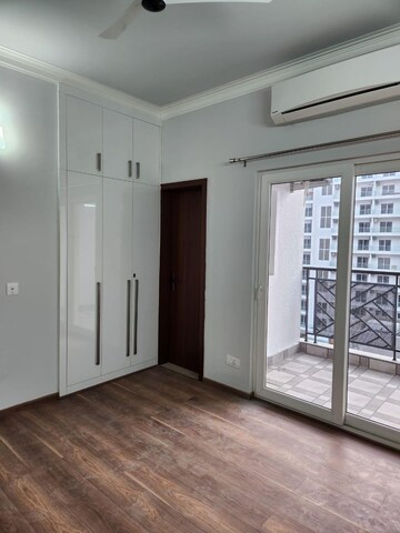 Room in 2.5 BHK Apartment at Central Park Cerise Suites, Sohna Sector 33 – for Rent