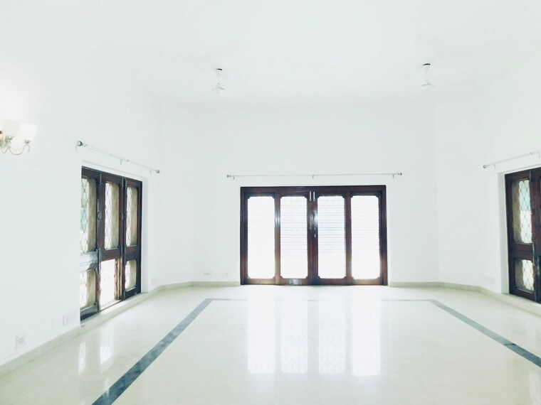 Room, sainik farm 5 Bedroom 2000 Sq.Ft. Villa In Sainik Farm Delhi 9178080