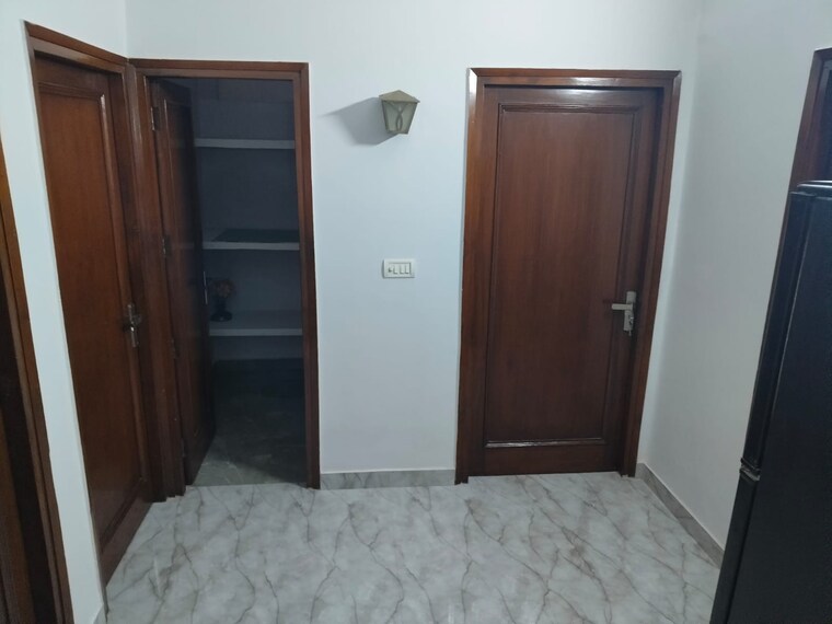 Bedroom, east of kailash 2 Bedroom 200 Sq.Yd. Builder Floor In East Of Kailash Delhi 9178033