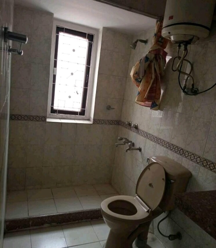 Bathroom, east of kailash 2 Bedroom 200 Sq.Yd. Builder Floor In East Of Kailash Delhi 9178033