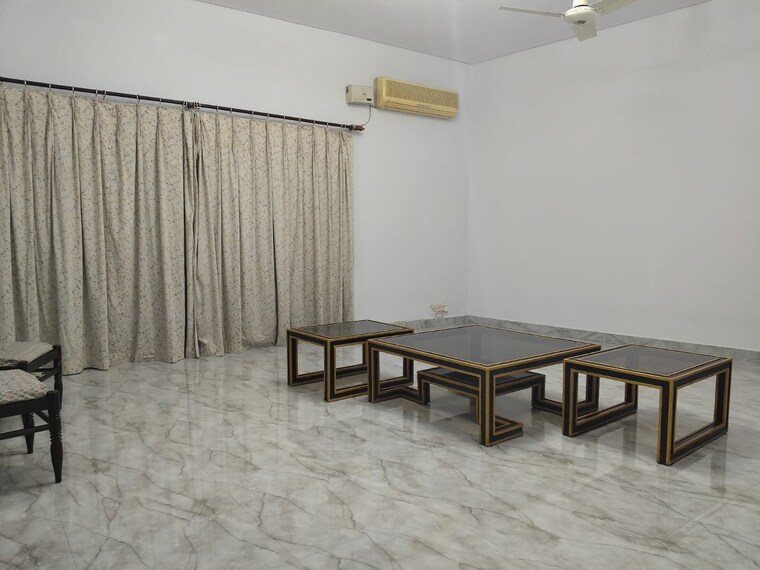 Room, east of kailash 2 Bedroom 200 Sq.Yd. Builder Floor In East Of Kailash Delhi 9178033