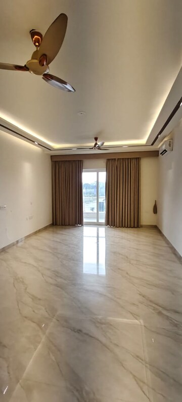 Room in 4 BHK Builder Floor at Sector 84 – for Sale