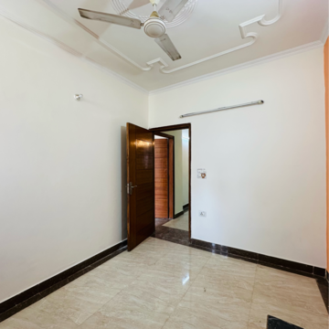 Room in 3 BHK Builder Floor at Saket – for Rent