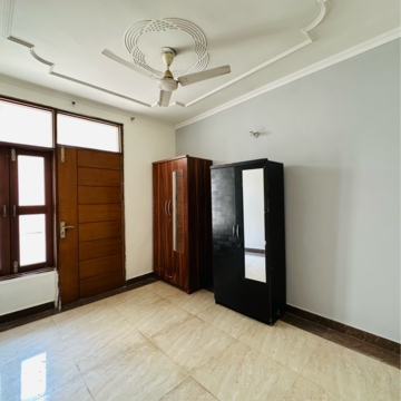 Room in 3 BHK Builder Floor at Saket – for Rent