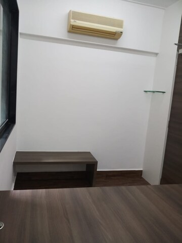  Office Space For Rent in Tardeo