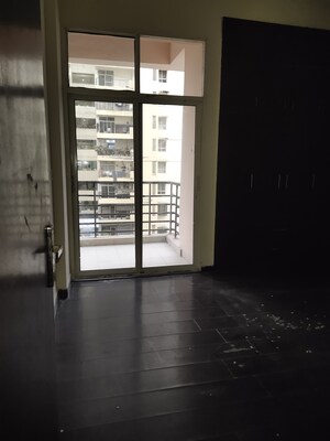 Room in 3 BHK Apartment at Assotech Windsor Court, Sector 78 – for Sale