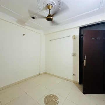 Room in 1 BHK Builder Floor at Saket – for Rent