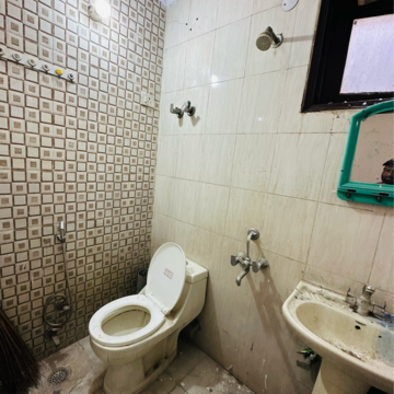 Bathroom in 1 BHK Builder Floor at Saket – for Rent