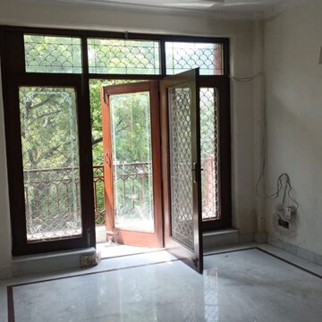 Room in 3 BHK Builder Floor at Chittaranjan Park – for Rent