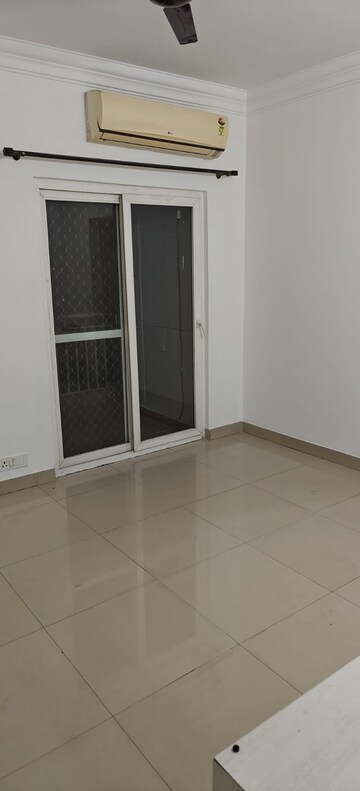 Room in 3 BHK Apartment at Paramount Emotions, Sector 1 Greater Noida – for Rent