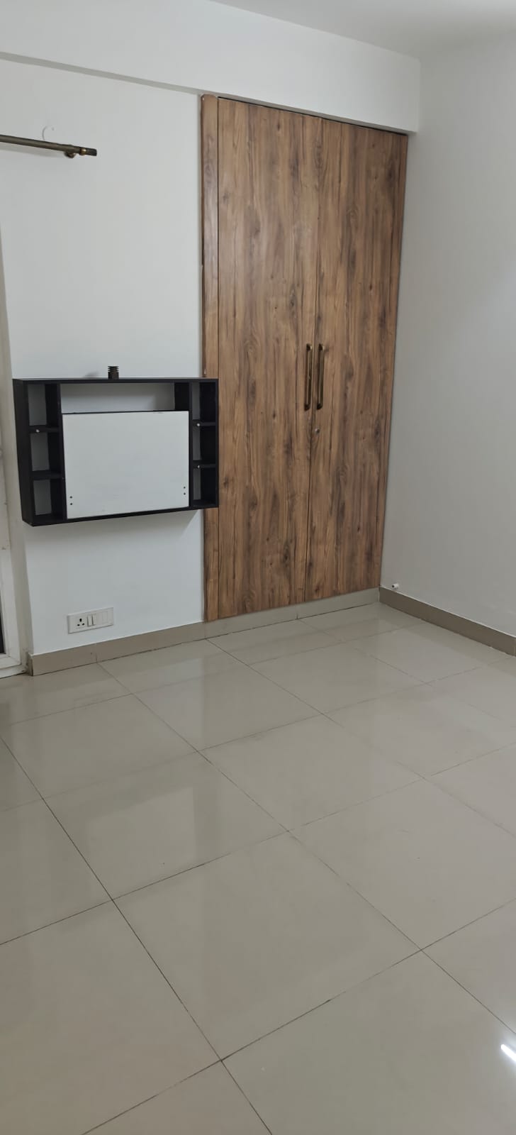 3 BHK Apartment For Rent in Paramount Emotions